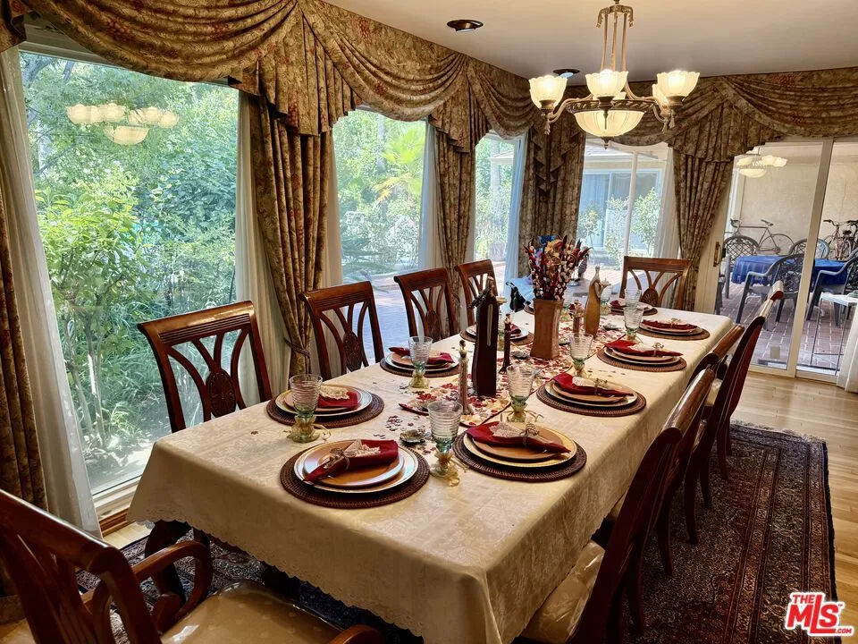 5429 Corbin Avenue Los Angeles, CA 91356