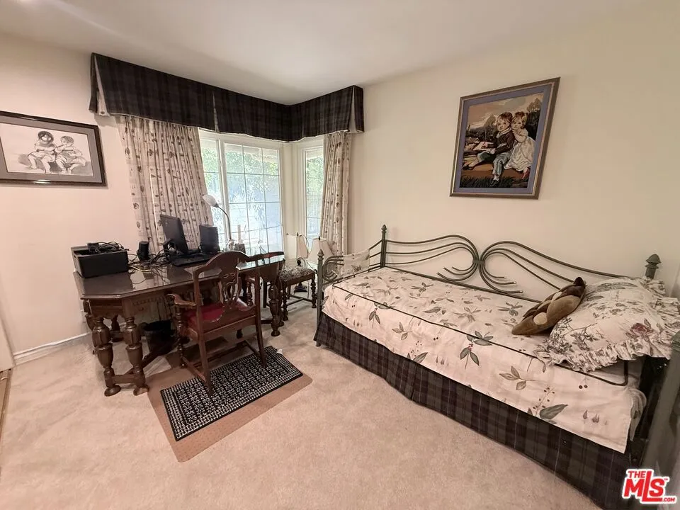 5429 Corbin Avenue Los Angeles, CA 91356