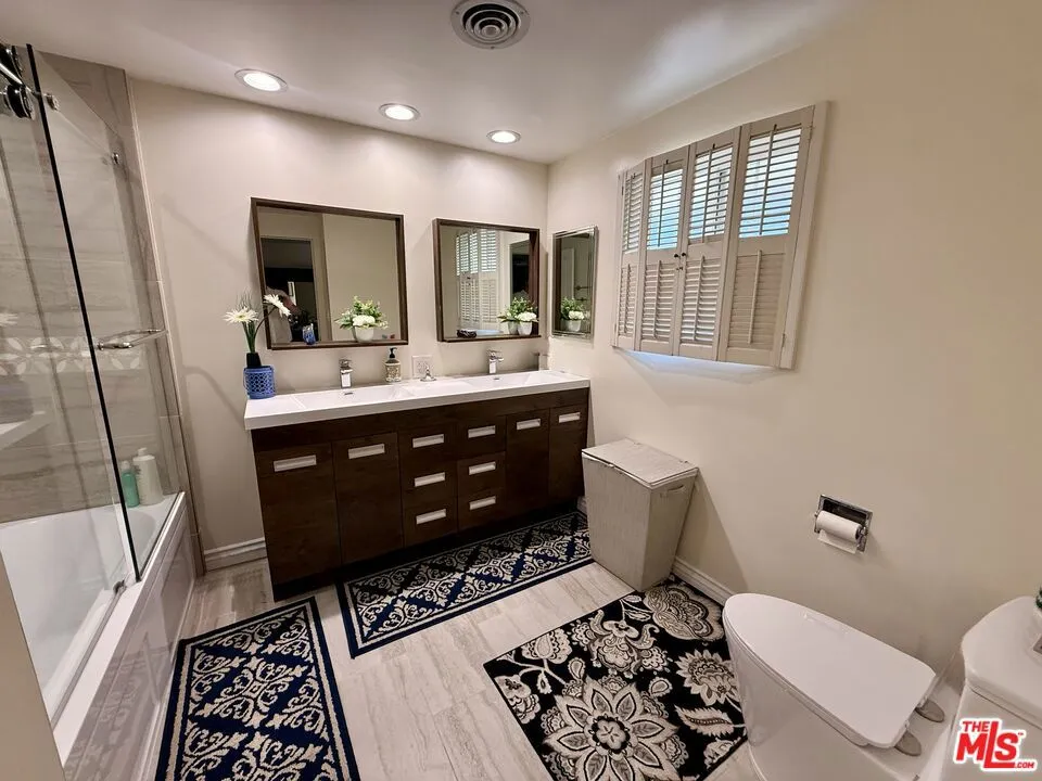 5429 Corbin Avenue Los Angeles, CA 91356