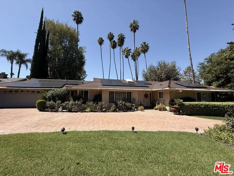 5429 Corbin Avenue Los Angeles, CA 91356