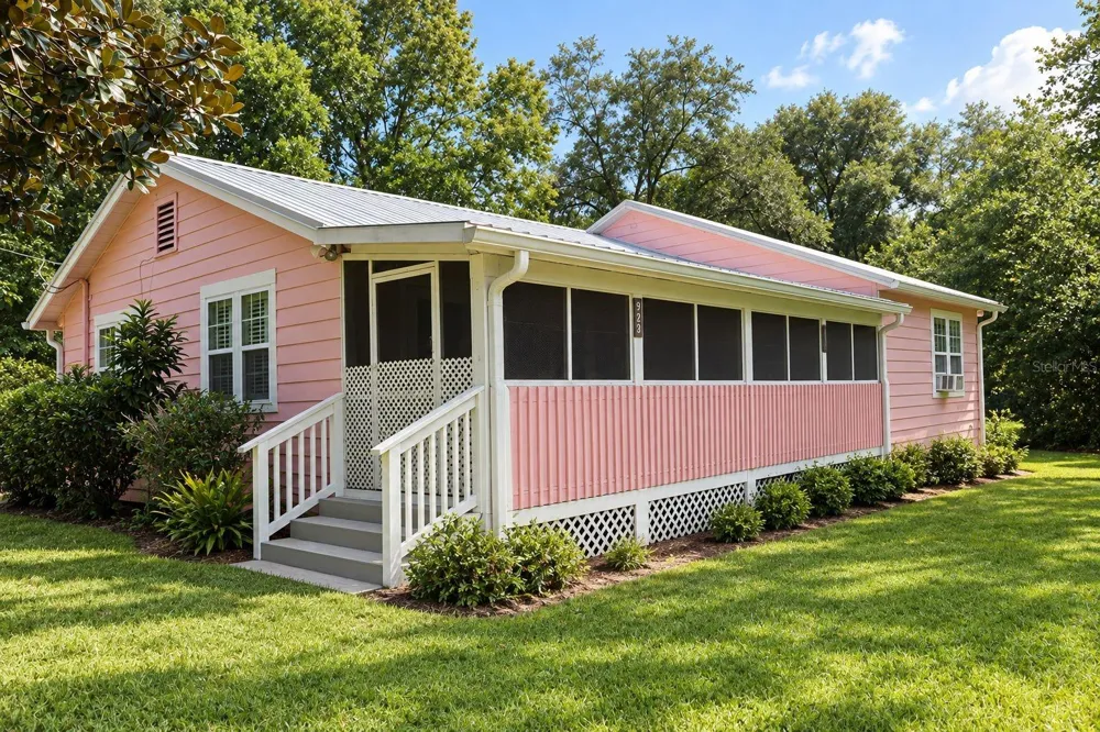 8231 SWAN LAKE ROAD Melrose, FL 32666
