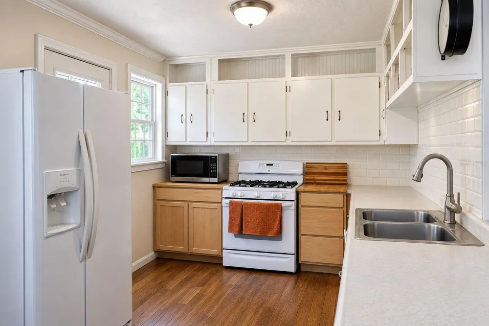 8231 SWAN LAKE ROAD Melrose, FL 32666