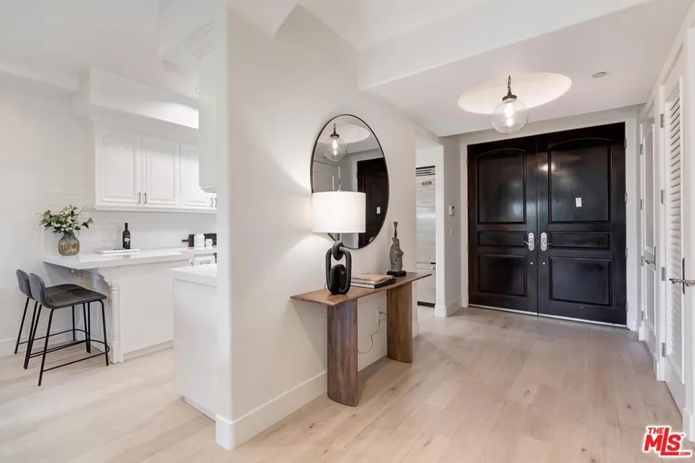 11715 Chenault Street #102 Los Angeles, CA 90049