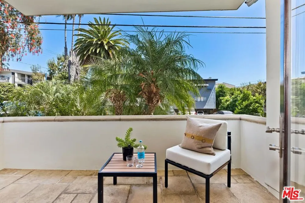 11715 Chenault Street #102 Los Angeles, CA 90049