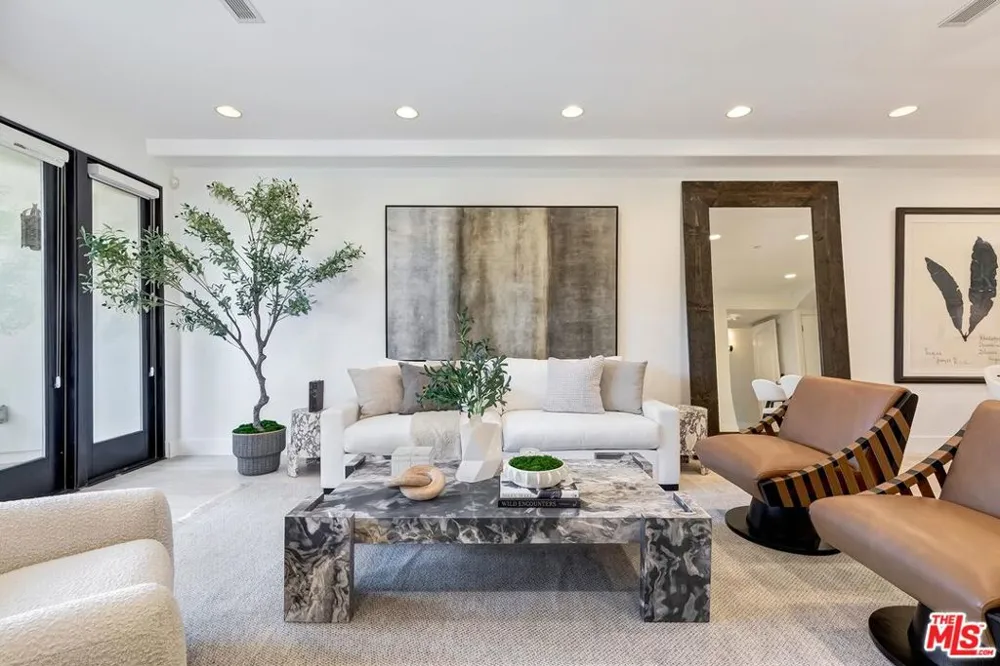 11715 Chenault Street #102 Los Angeles, CA 90049