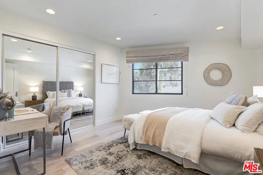 11715 Chenault Street #102 Los Angeles, CA 90049