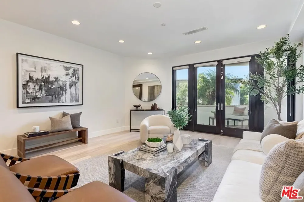 11715 Chenault Street #102 Los Angeles, CA 90049