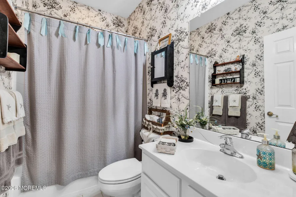 20 Windy Reef Court Barnegat, NJ 08005