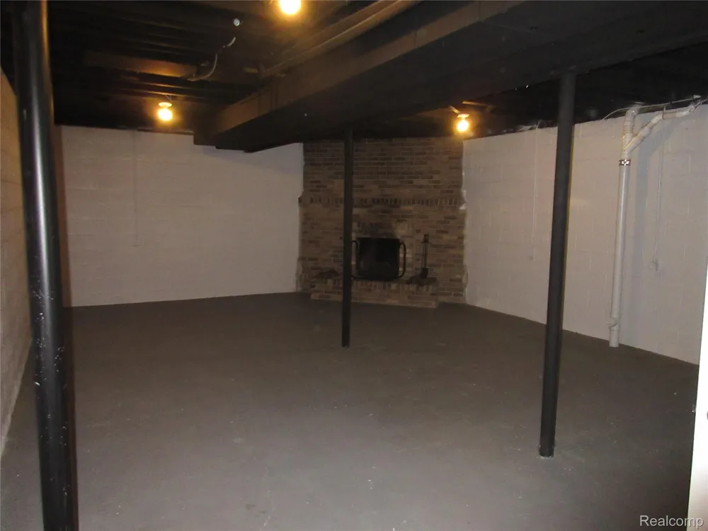 13760 Plumbrook Sterling Heights City, MI 48312