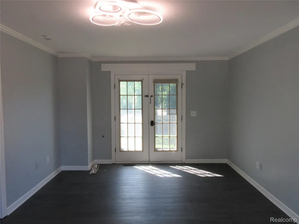 13760 Plumbrook Sterling Heights City, MI 48312