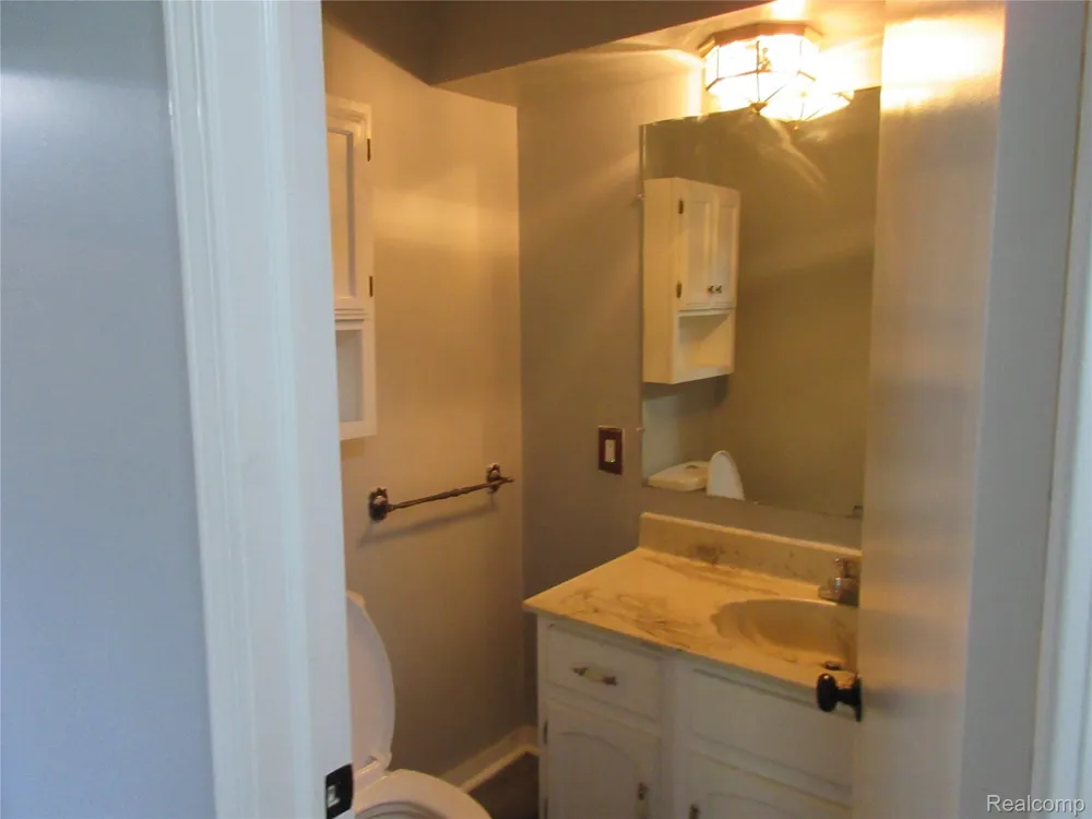 13760 Plumbrook Sterling Heights City, MI 48312