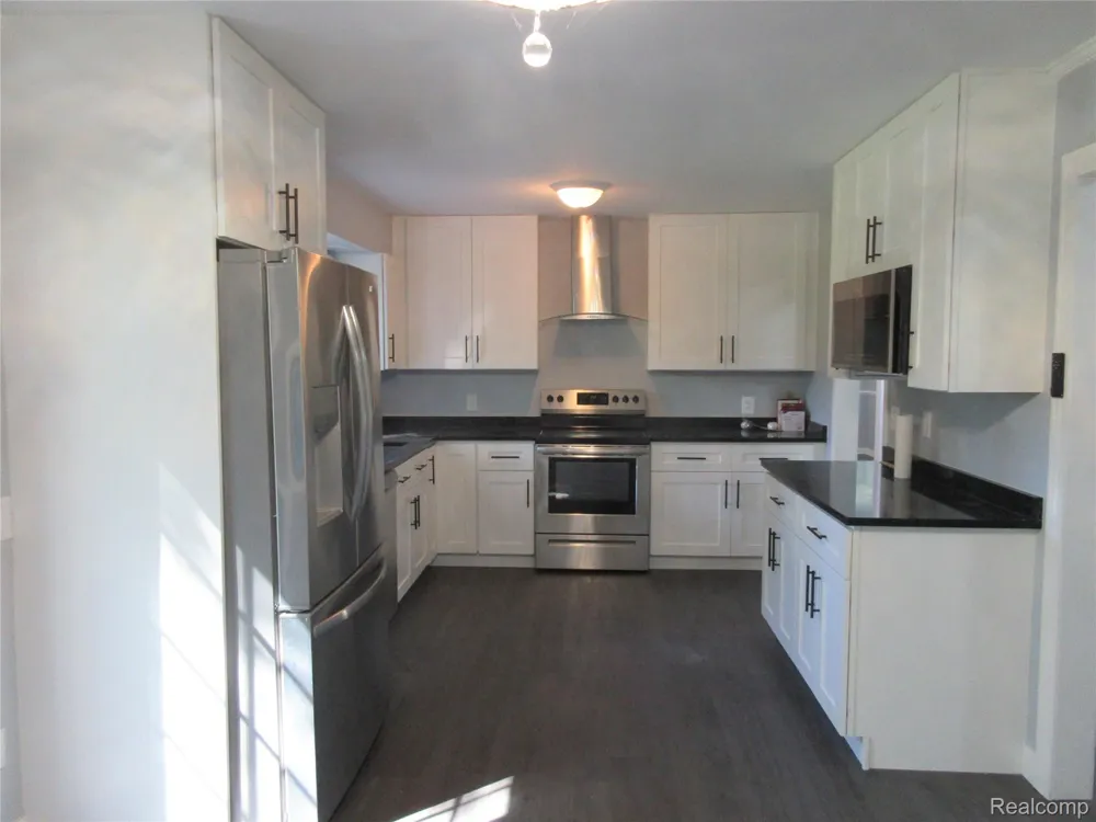13760 Plumbrook Sterling Heights City, MI 48312