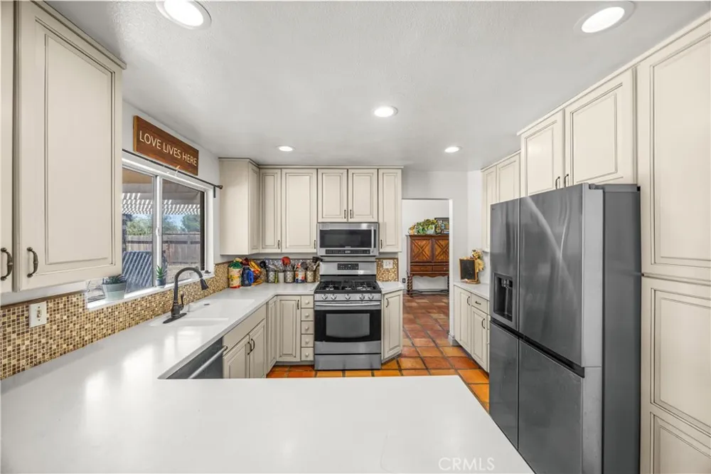 6990 Loma Vista Hesperia, CA 92345
