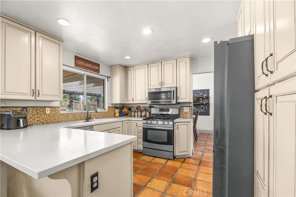 6990 Loma Vista Hesperia, CA 92345