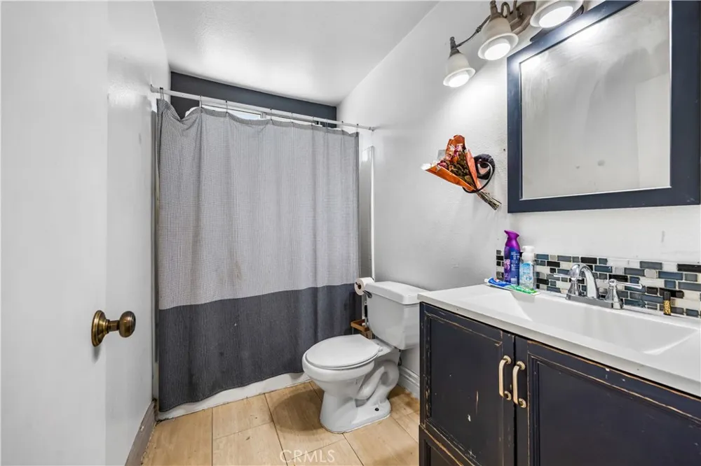 6990 Loma Vista Hesperia, CA 92345