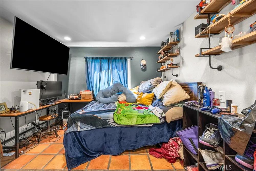 6990 Loma Vista Hesperia, CA 92345