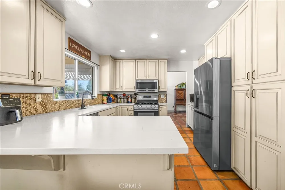 6990 Loma Vista Hesperia, CA 92345