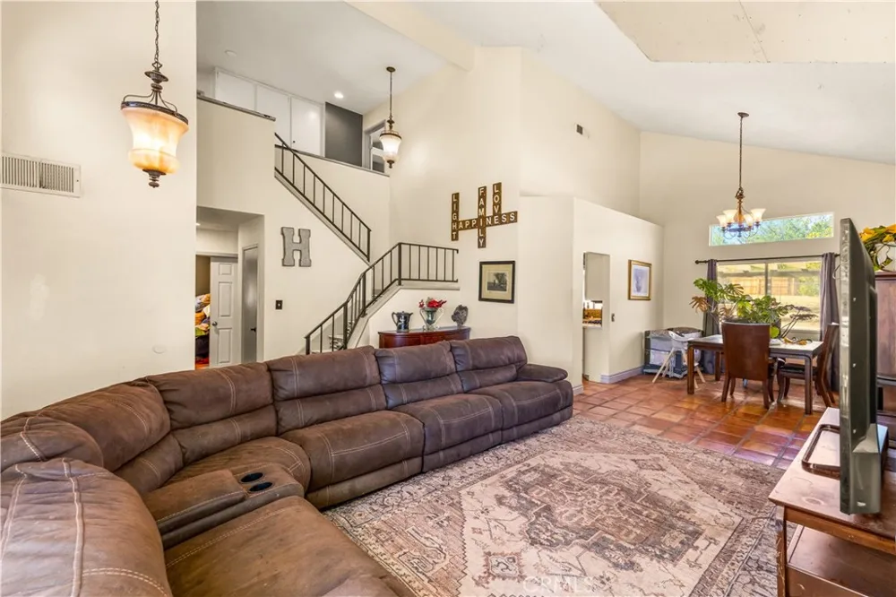 6990 Loma Vista Hesperia, CA 92345