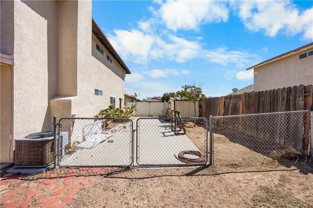 6990 Loma Vista Hesperia, CA 92345