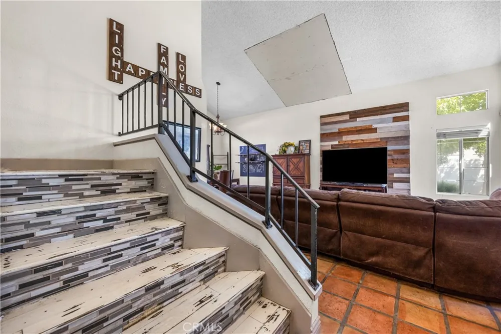 6990 Loma Vista Hesperia, CA 92345