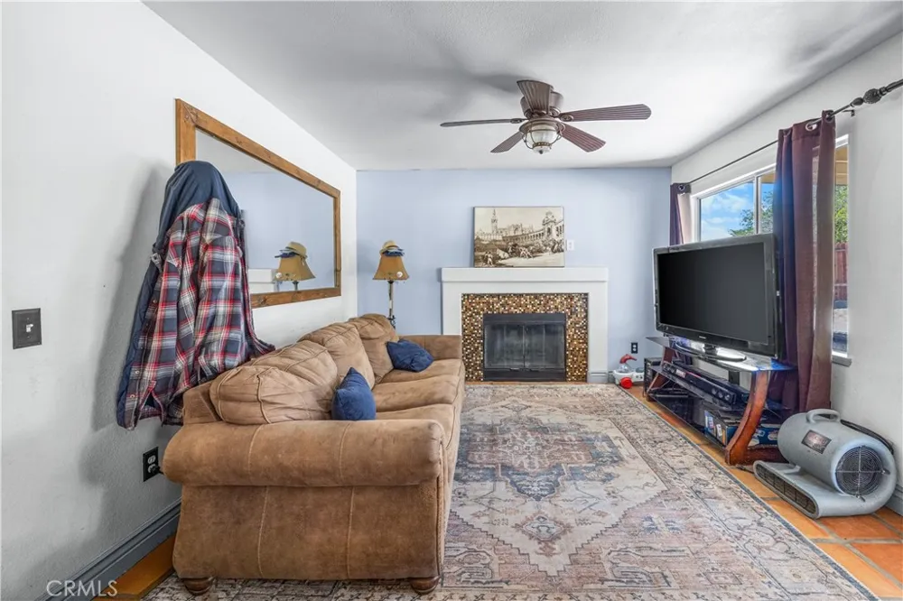 6990 Loma Vista Hesperia, CA 92345