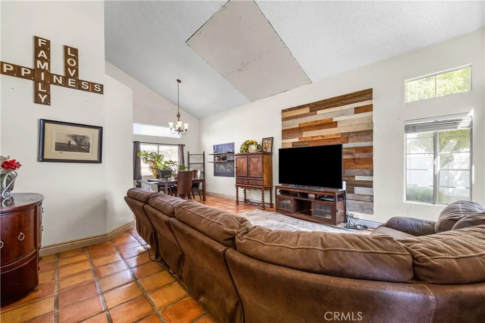 6990 Loma Vista Hesperia, CA 92345