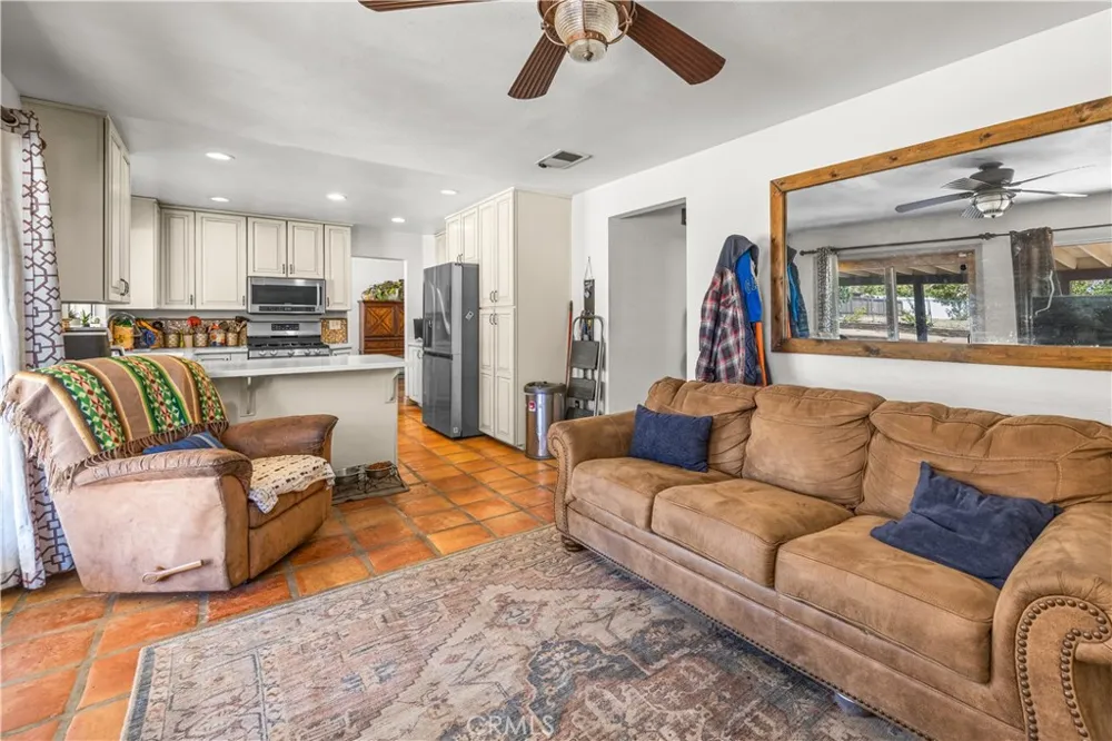 6990 Loma Vista Hesperia, CA 92345