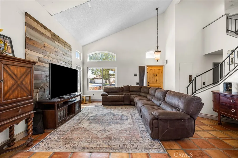 6990 Loma Vista Hesperia, CA 92345