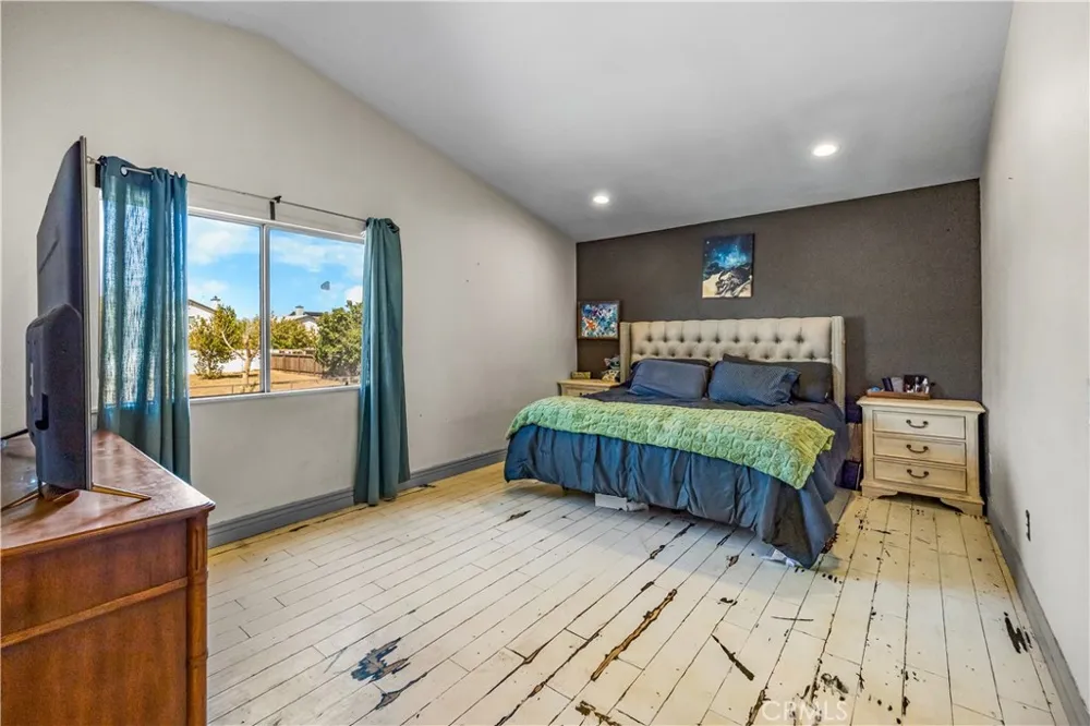 6990 Loma Vista Hesperia, CA 92345
