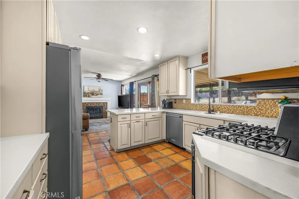 6990 Loma Vista Hesperia, CA 92345