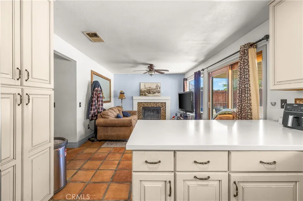 6990 Loma Vista Hesperia, CA 92345