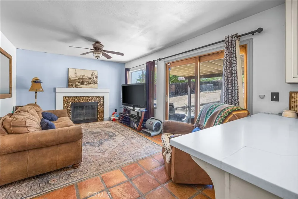 6990 Loma Vista Hesperia, CA 92345