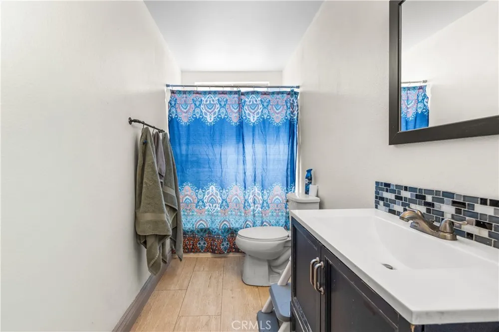 6990 Loma Vista Hesperia, CA 92345