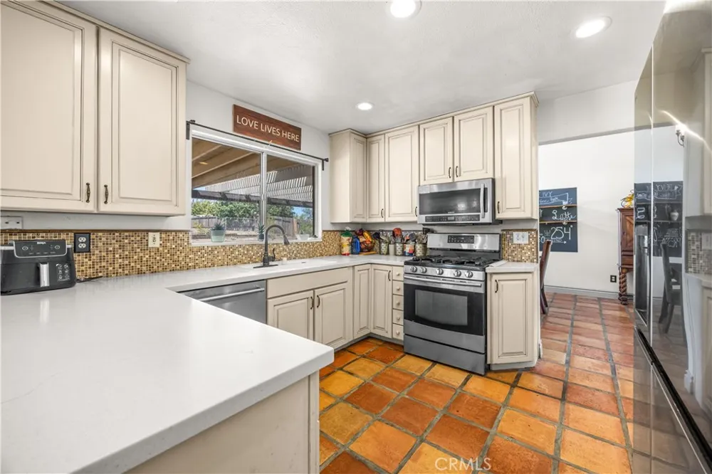 6990 Loma Vista Hesperia, CA 92345