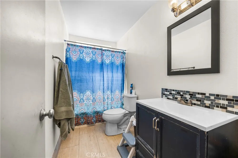 6990 Loma Vista Hesperia, CA 92345