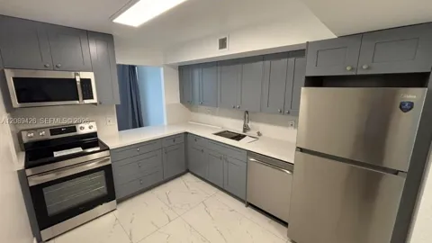 701 Three Islands Blvd #320