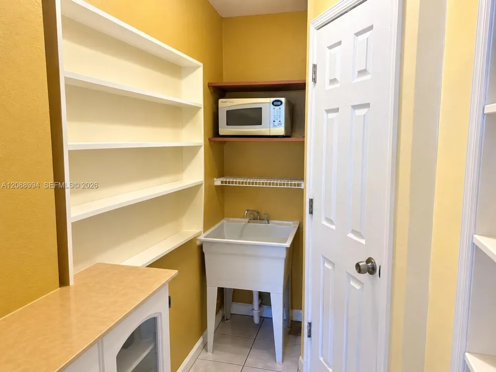1801 NE 51st Ct Pompano Beach, FL 33064