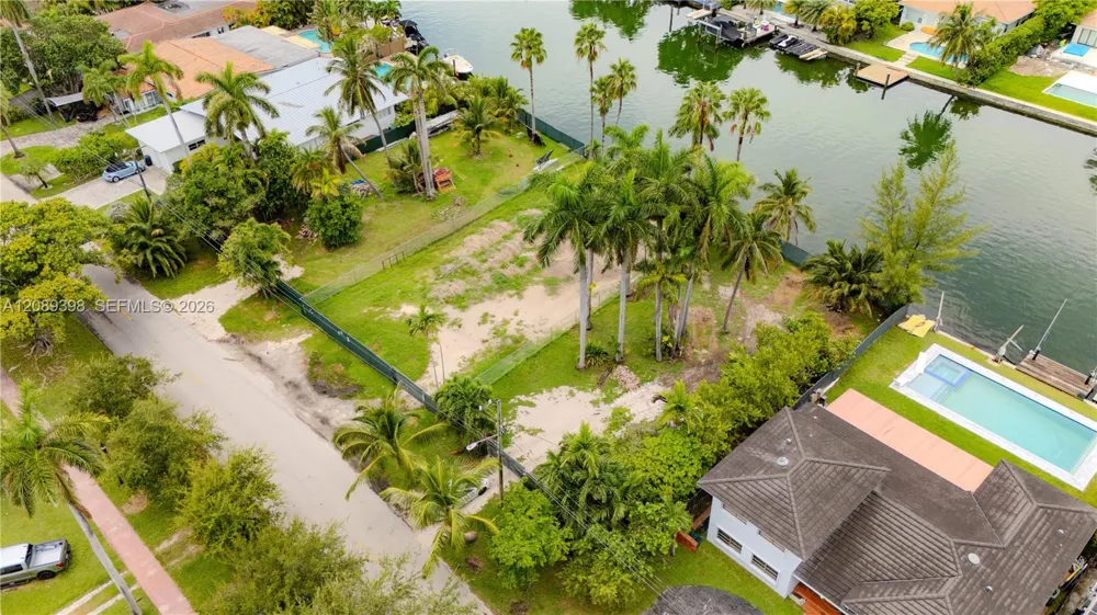 1415 Marseille Dr Miami Beach, FL 33141