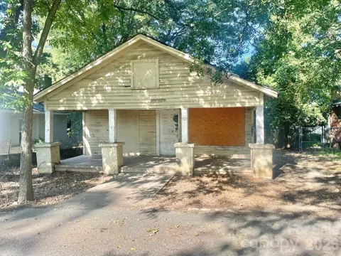 709 Douglas Street