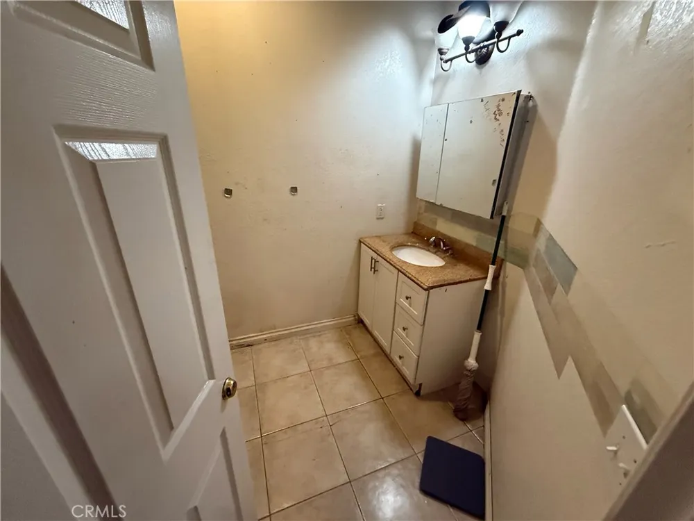 14320 Four Winds Riverside, CA 92503