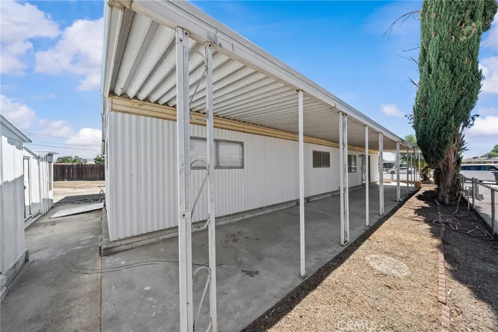 324 Long Street Hemet, CA 92543