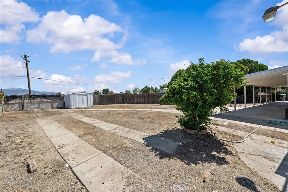 324 Long Street Hemet, CA 92543