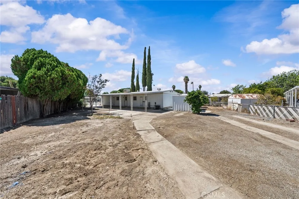 324 Long Street Hemet, CA 92543