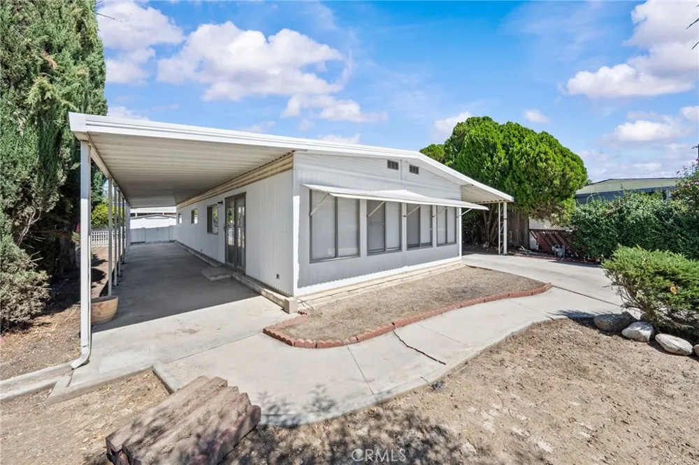 324 Long Street Hemet, CA 92543