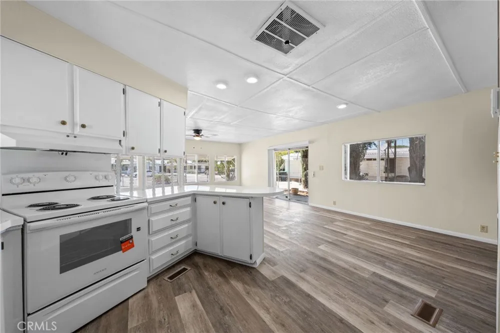 324 Long Street Hemet, CA 92543