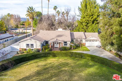 22839 Oxnard Street