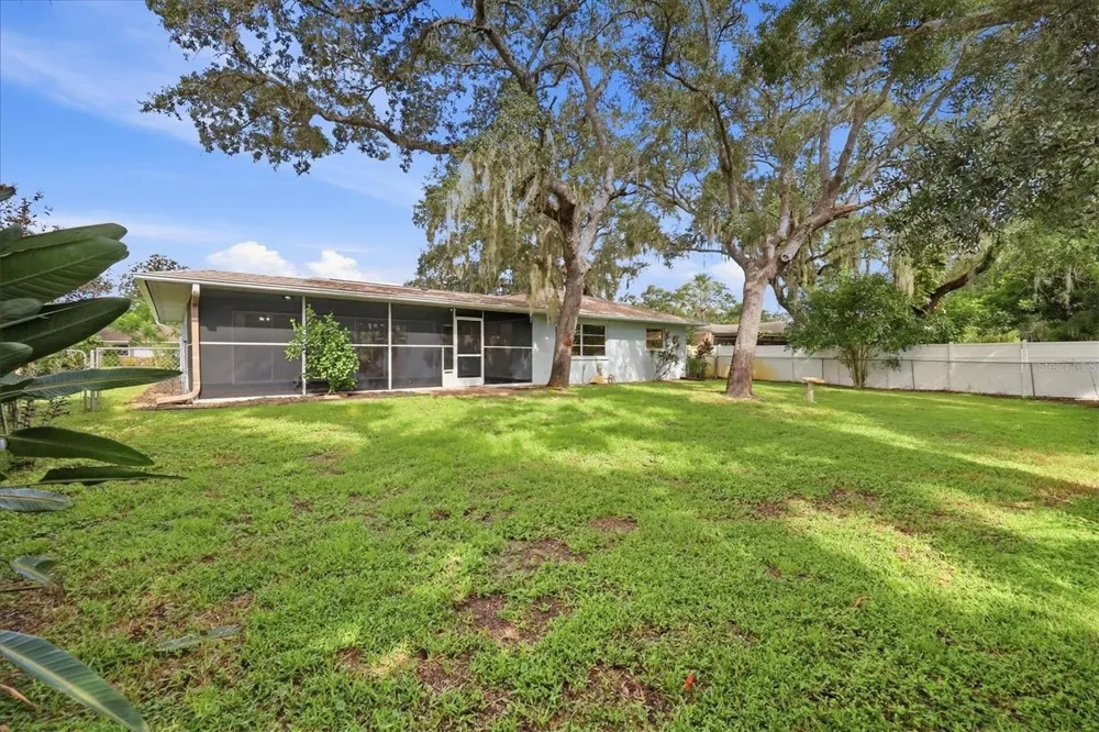 125 MIMOSA DRIVE Sarasota, FL 34232