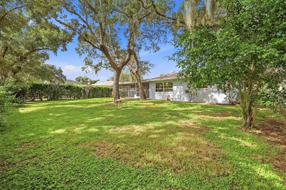 125 MIMOSA DRIVE Sarasota, FL 34232