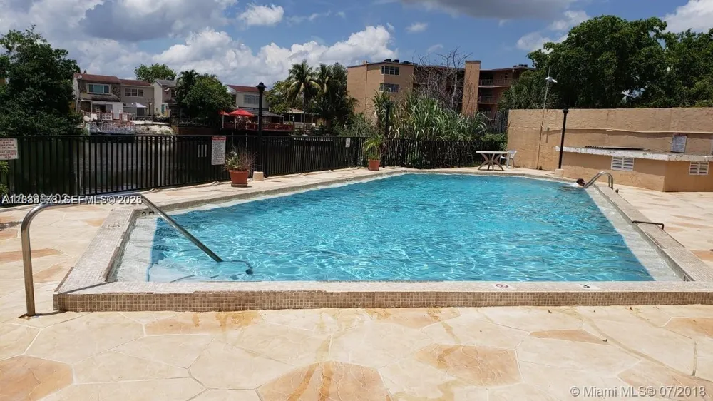 1325 W 68th St #214 Hialeah, FL 33014