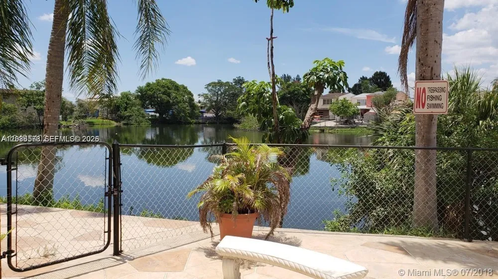 1325 W 68th St #214 Hialeah, FL 33014